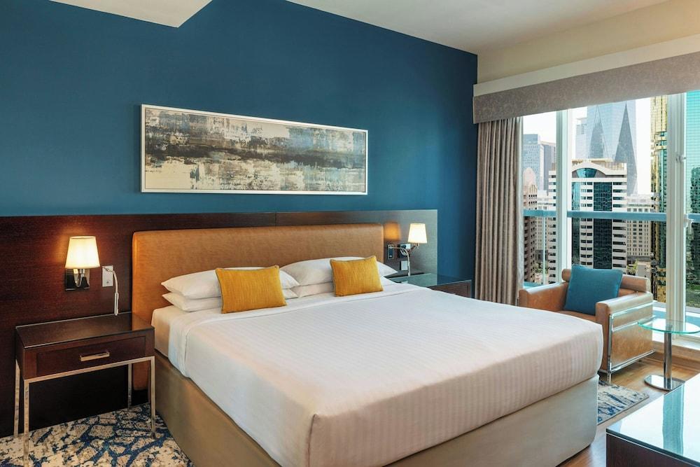 Four Points by Sheraton Sheikh Zayed Road Hotel Room Type - Classic Room, 1 King Bed, Balcony