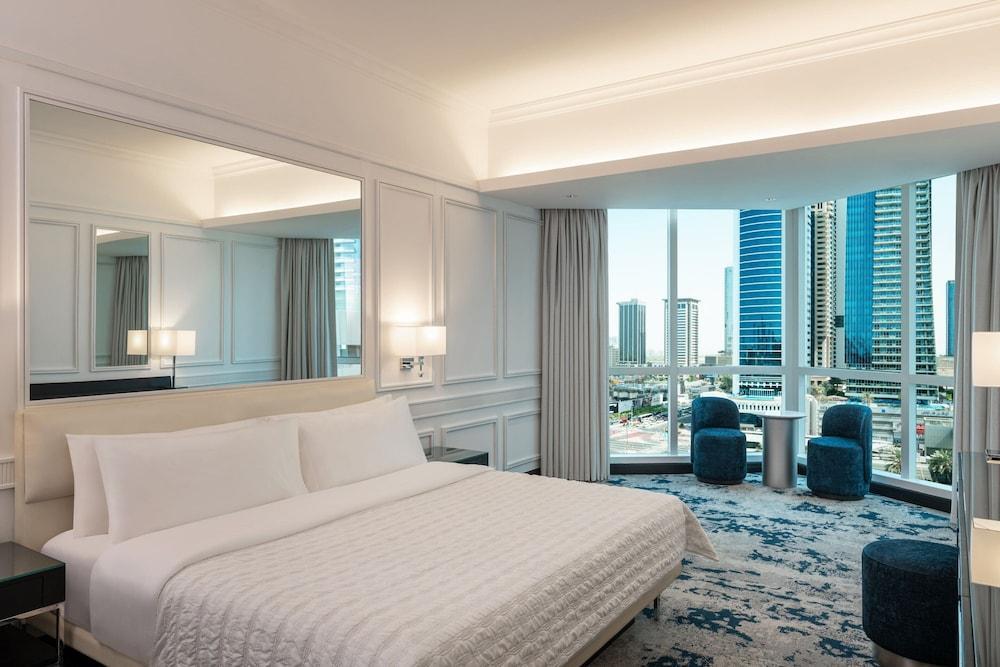 Le Meridien Mina Seyahi Beach Resort & Marina Room Type - Deluxe Skyline View, 1 King