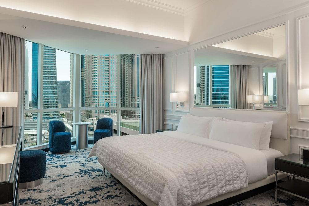 Le Meridien Mina Seyahi Beach Resort & Marina Room Type - Club Skyline View, 1 King, Breakfast, Happy Hour, Afternoon Tea