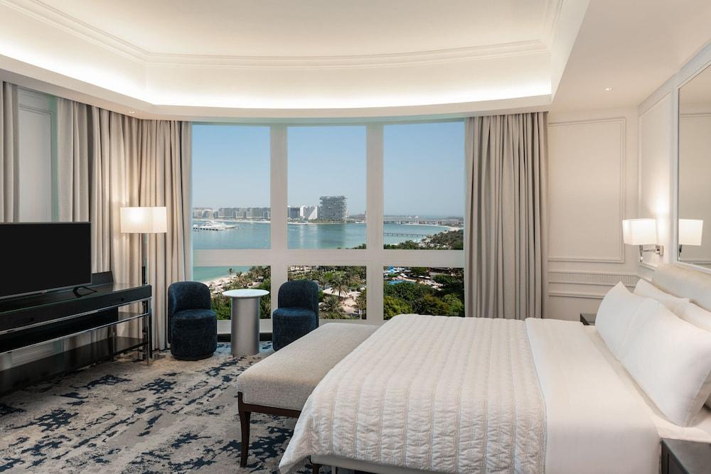 Le Meridien Mina Seyahi Beach Resort & Marina Room Type - Club Superior Sea View with Balcony, 1 King, Breakfast, Happy Hour, Afternoon Tea