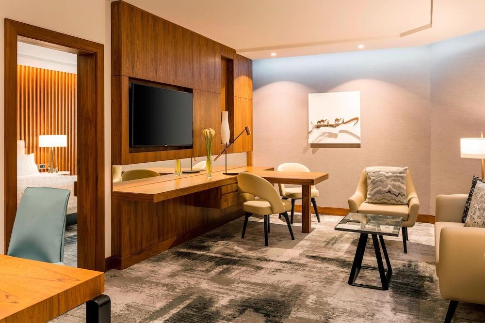 Le Meridien Dubai Hotel & Conference Centre Room Type - Deluxe Suite, 1 Bedroom