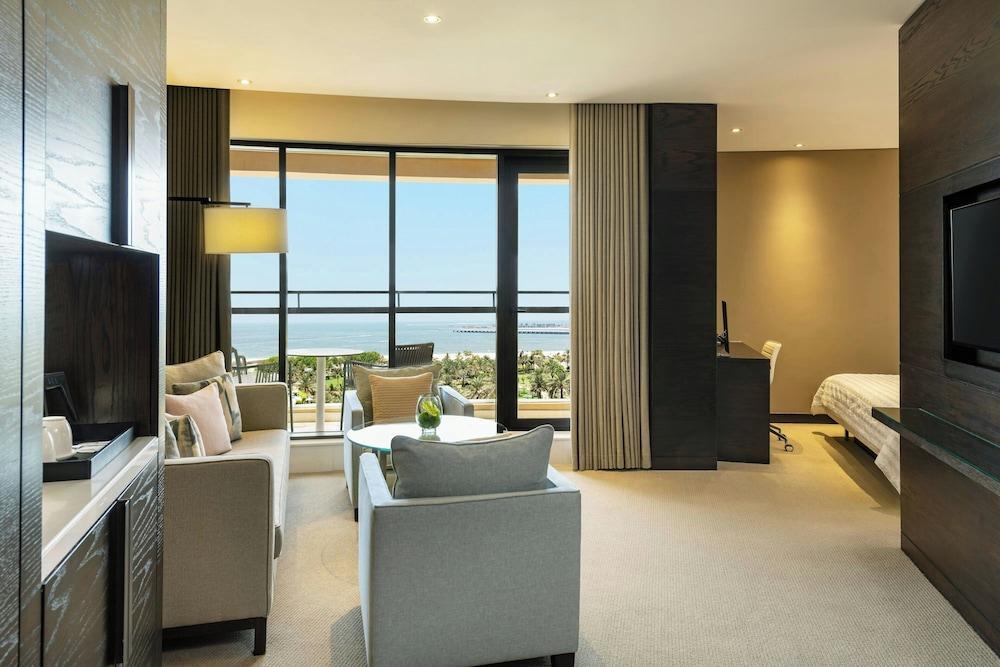 Le Royal Meridien Beach Resort And Spa Room Type - Superior Room, 1 King Bed, Sea View