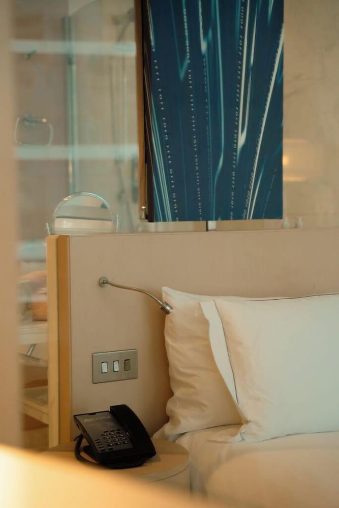 Media One Hotel Room Type - Standard Hip City Room Media One Hotel Room Type - Standard Hip City Room