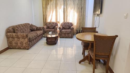 Moon Valley Hotel Apartments Bur Dubai - Tap to explore photos