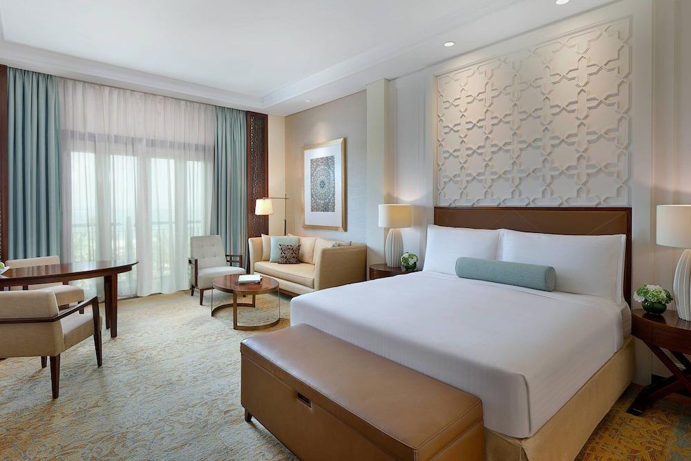 The Ritz-Carlton Room Type - Family Room, 1 King Bed