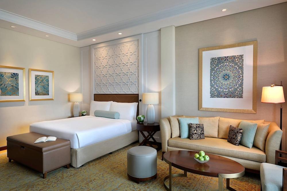 The Ritz-Carlton Room Type - Deluxe Room, 1 King Bed, Garden View (Balcony)