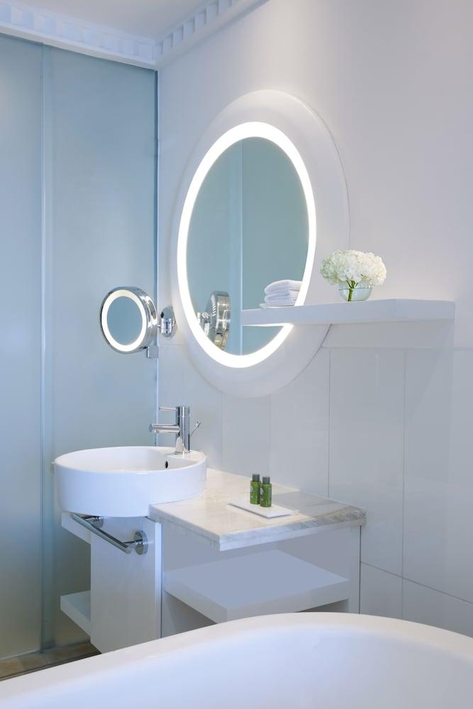 Sofitel Dubai Jumeirah Beach Room Type - Superior Room, 2 Twin Beds, Balcony, Partial Sea View Sofitel Dubai Jumeirah Beach Room Type - Superior Room, 2 Twin Beds, Balcony, Partial Sea View