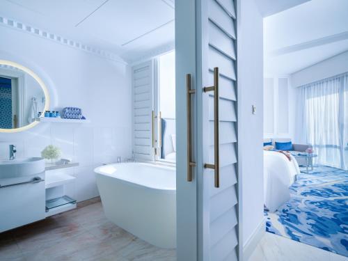 Sofitel Dubai Jumeirah Beach Room Type - Family Room - Two interconnecting rooms with Balcony, Partial Seaview, 1 King Bed, 2 Single Beds