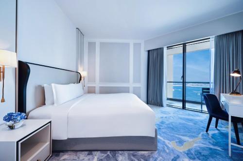 Sofitel Dubai Jumeirah Beach - Tap to explore photos