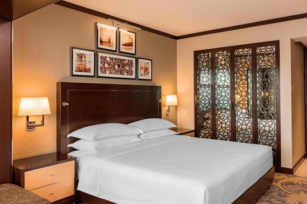 Sheraton Dubai Creek Hotel & Towers Room Type - Deluxe Room, 1 King Bed, City View
