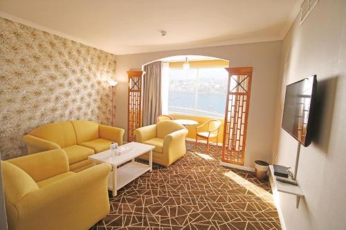 THE GEORGE HOTEL BY SAFFRON DUBAI CREEK - Tap to explore photos