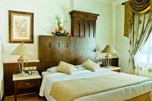 Sea View Hotel Bur Dubai - Tap to explore photos