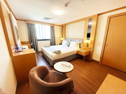 York International Hotel Room Type - Standard King Room