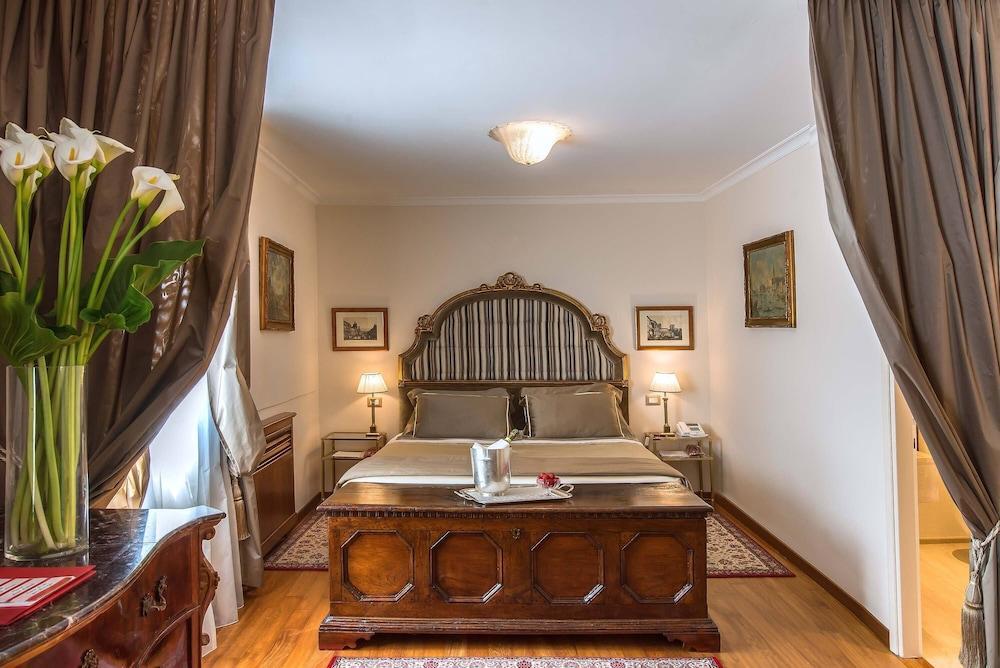 Hotel Forum Room Type - Junior Suite