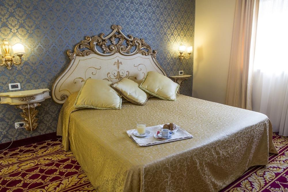 Villa Tuscolana Room Type - Executive Suite