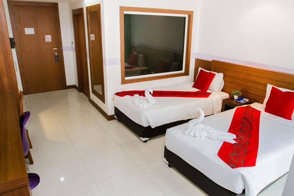 Diamond Crown Hotel Patong Room Type - Superior Twin Room