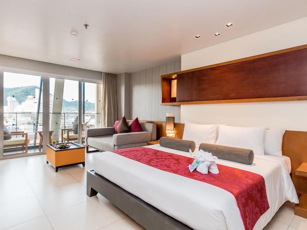 Ashlee Hub Hotel Patong Room Type - Deluxe King Bed