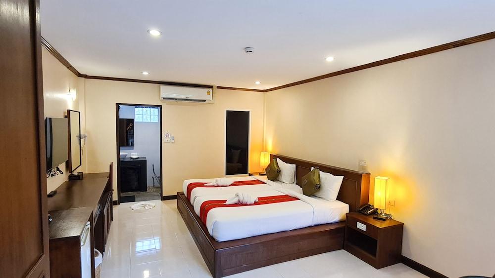 Andaman Seaside Resort Room Type - Deluxe Villa, Poolside