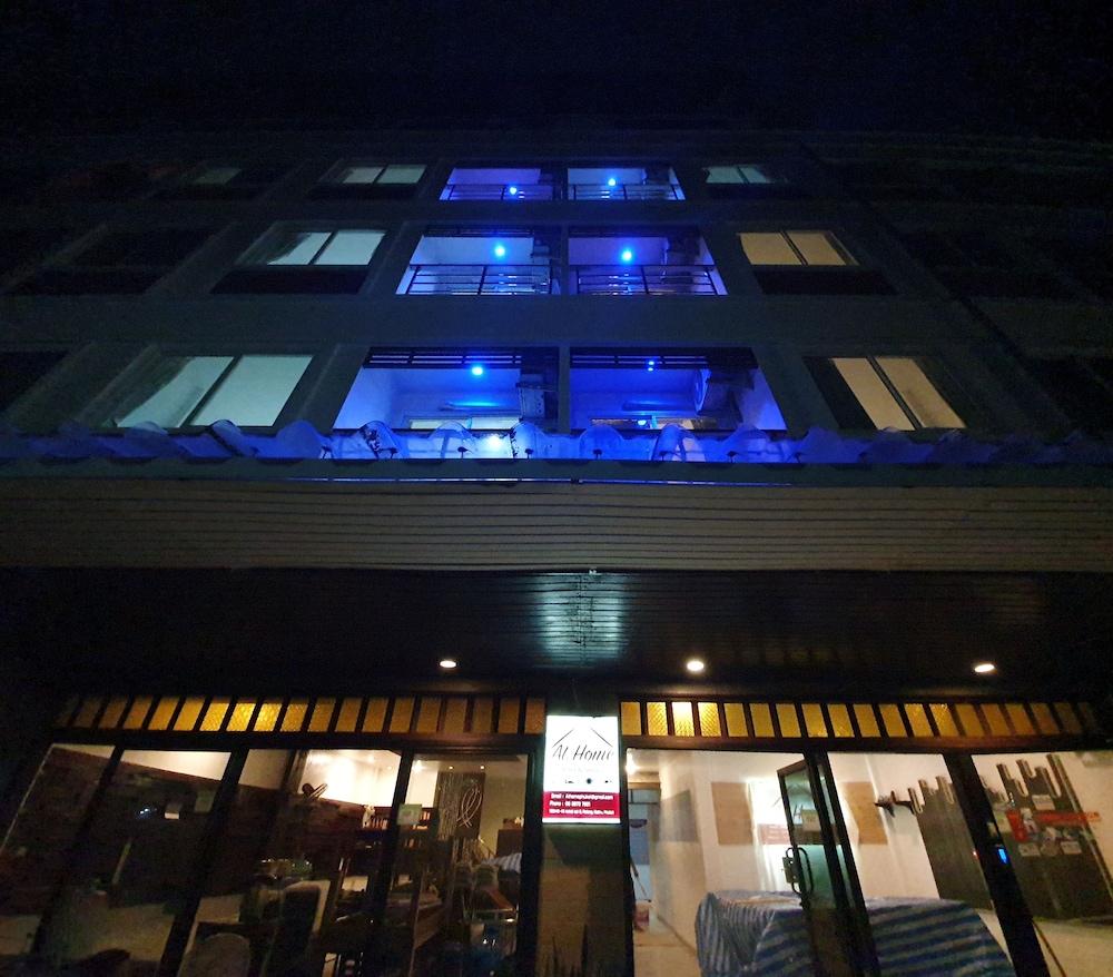 AT HOME hotel&service