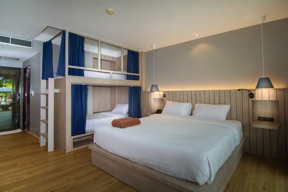 Baan Karon Resort Room Type - Deluxe Quadruple Room