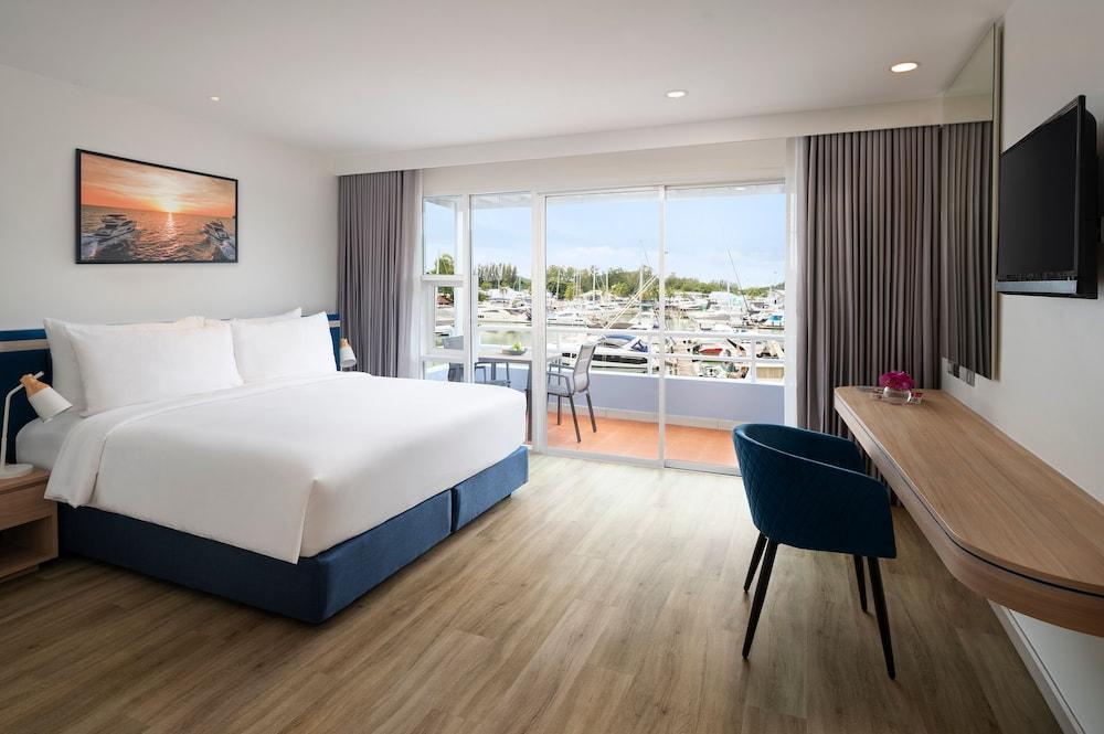 NH Boat Lagoon Phuket Resort Room Type - Marina Grand Room