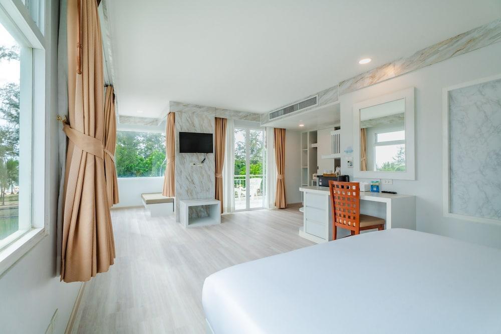 Baumancasa Karon Beach Resort Room Type - Grand Deluxe Panorama Seaview Baumancasa Karon Beach Resort Room Type - Grand Deluxe Panorama Seaview