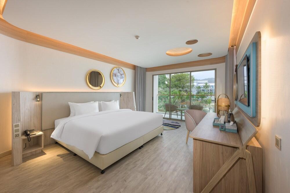 ANDAMAN EMBRACE PATONG Room Type - Premier Balcony