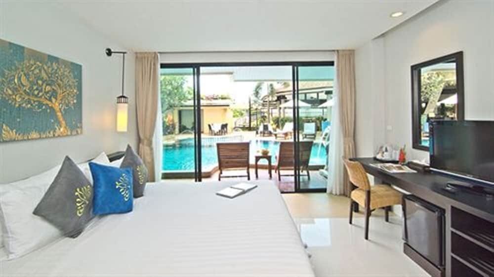 Palmyra Patong Resort Room Type - Deluxe Pool Access Room with Bathtub