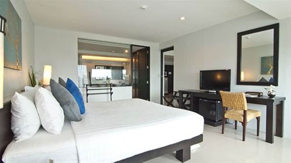 Palmyra Patong Resort Room Type - Suite