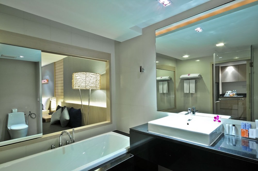 The ASHLEE Heights Patong Hotel & Suites - Tap to explore photos