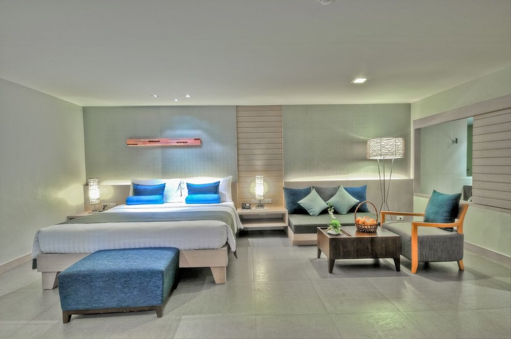 The ASHLEE Heights Patong Hotel & Suites Room Type - Premier Triple