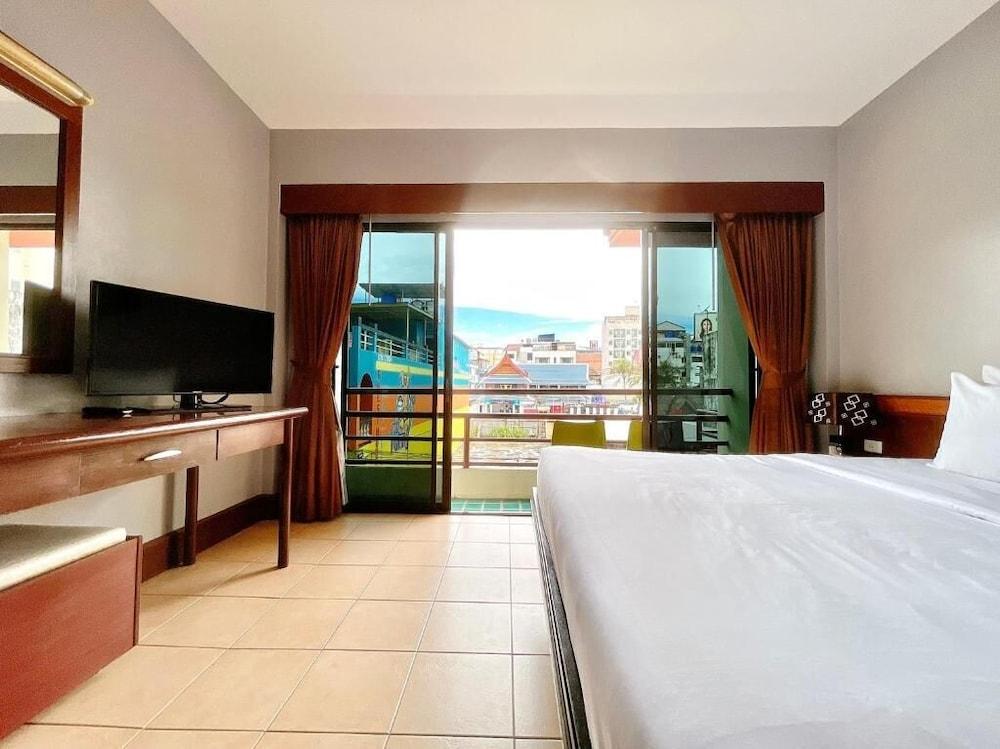 C & N Hotel Patong - Tap to explore photos