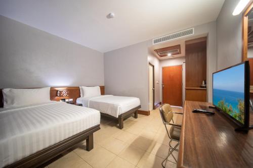 C & N Hotel Patong - Tap to explore photos