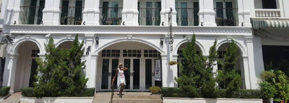 Casa Blanca Boutique Hotel - Tap to explore photos