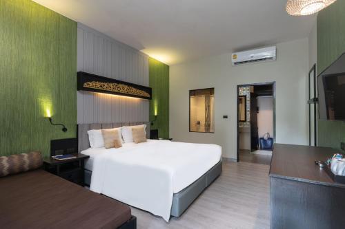 Deevana Patong Resort & Spa - Tap to explore photos
