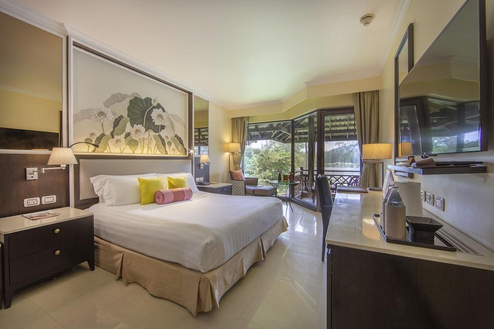 Dusit Thani Laguna Phuket Room Type - Deluxe Lagoon View King.