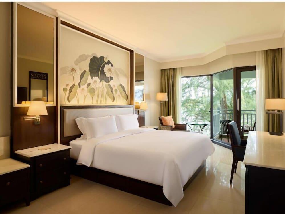 Dusit Thani Laguna Phuket Room Type - Deluxe Sea View King.
