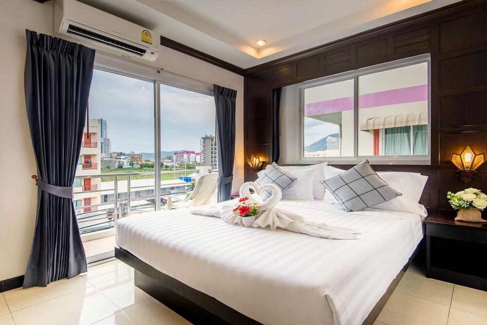 Hallo Patong Hotel Room Type - Superior Double Room, Balcony