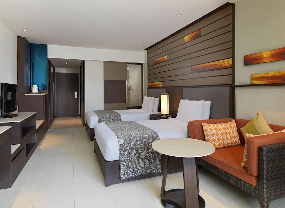 Holiday Inn Resort Phuket - Tap to explore photos