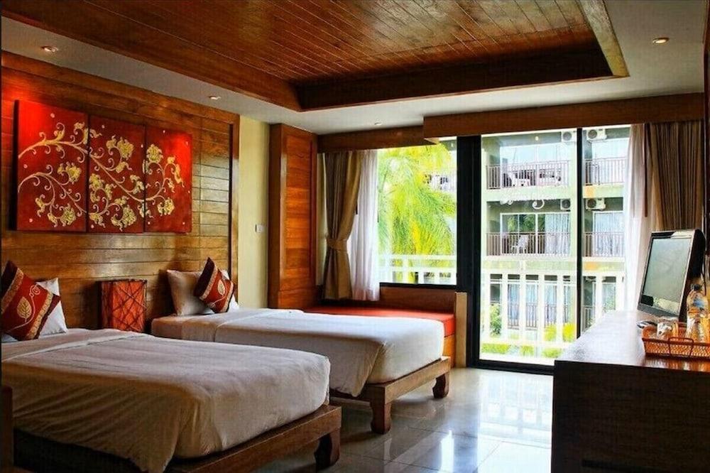 Honey Resort Room Type - Deluxe Twin Room, Pool Access