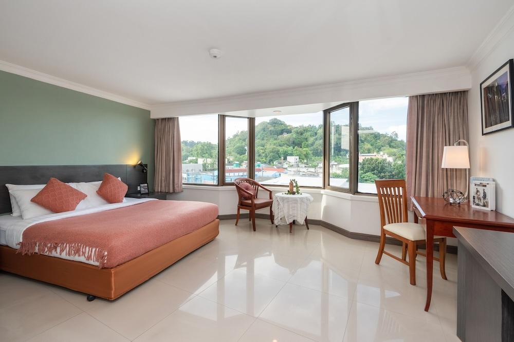 I Pavilion Hotel Phuket - Tap to explore photos