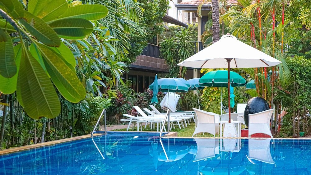Lokal Phuket - Tap to explore photos