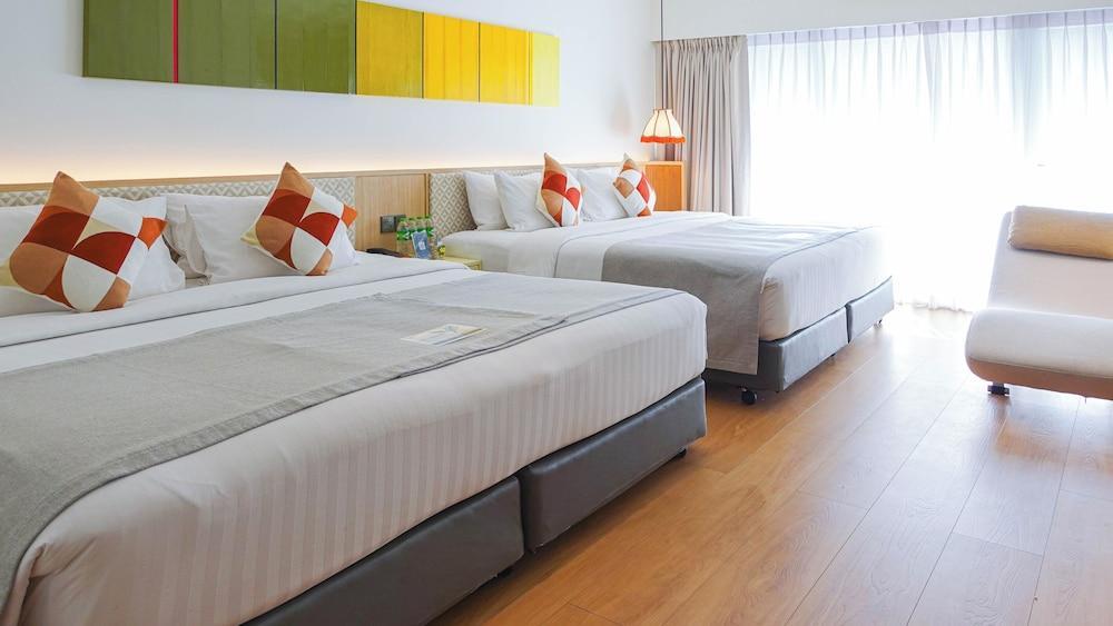 The Lantern Resorts Patong Room Type - Glow Quadruple Suite with Balcony The Lantern Resorts Patong Room Type - Glow Quadruple Suite with Balcony