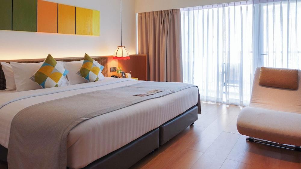 The Lantern Resorts Patong Room Type - Glow Pent Suite With Balcony