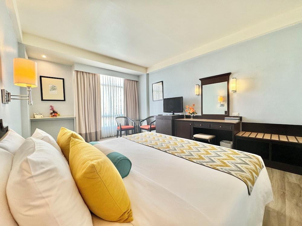 Phuket Merlin Hotel Room Type - Deluxe Room Phuket Merlin Hotel Room Type - Deluxe Room