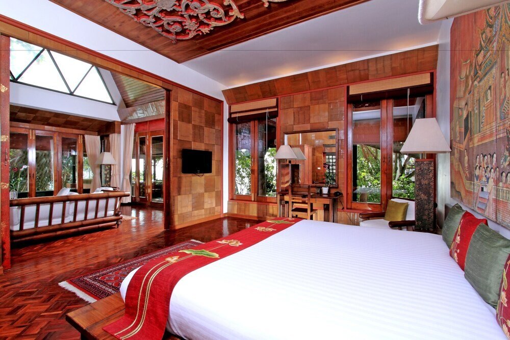 Mom Tri's Villa Royale Room Type - Classic Wing Suite #4 Hong See (1 Bedroom Suite)