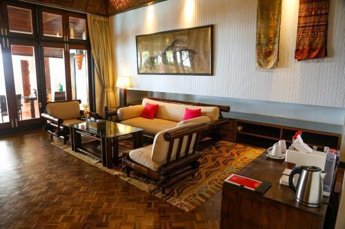 Mom Tri's Villa Royale Room Type - Suite3