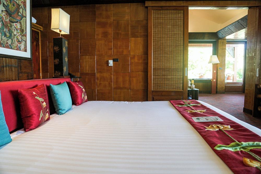 Mom Tri's Villa Royale Room Type - Pool Suite