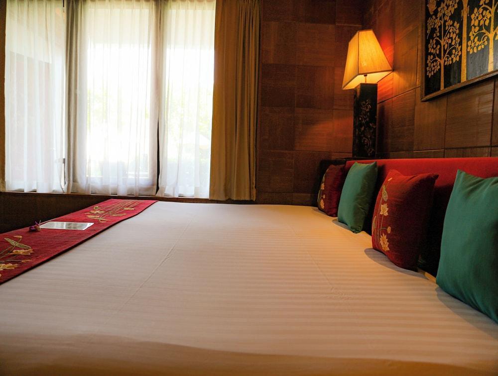 Mom Tri's Villa Royale Room Type - Suite, Pool Access (Kata Suite)