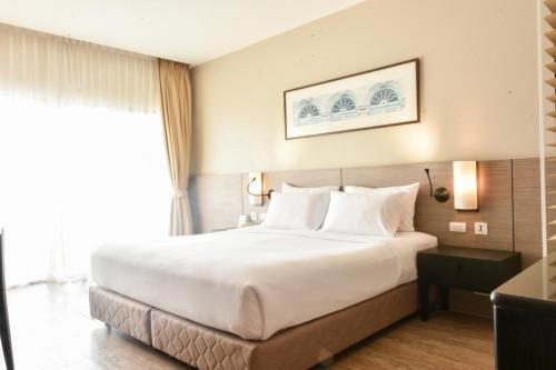 Deevana Plaza Phuket Patong - Tap to explore photos